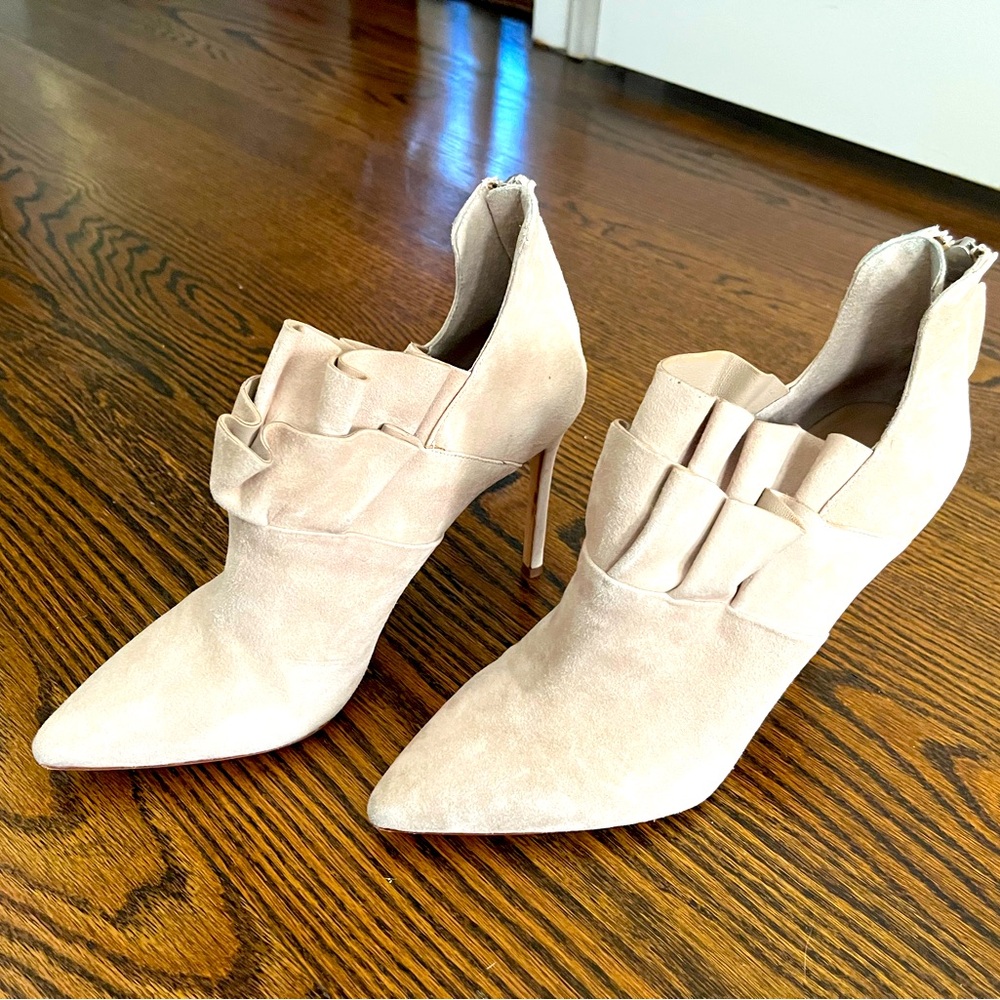 Pour la Victoire Tan Suede Boots/Heels, size 8.5